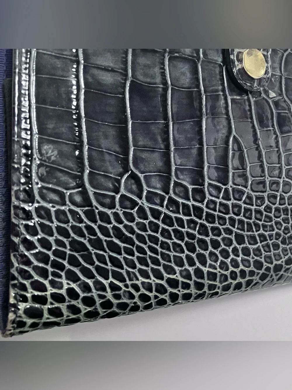 LEVENGER Leather iPAD MINI Faux Crococdile CARRYING CASE / Fold In Display Stand